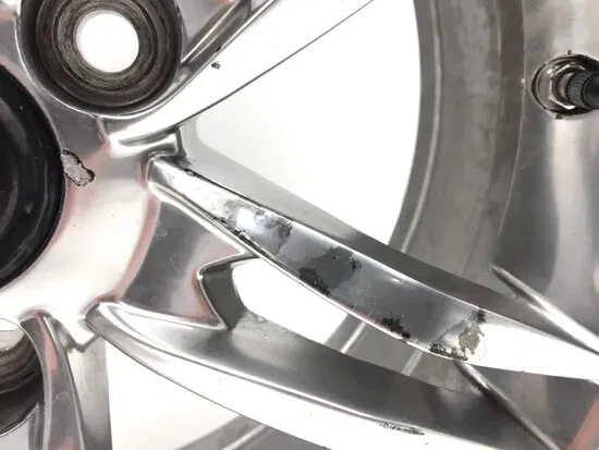 前轮圈 A 2010 Can-Am Spyder RT-S Roadster SE5 2843A x — 第 2/4 张图片