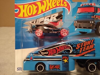 Hot Wheels Stuntin' Semi 1:64 Transporter Vehicle With Car NEW