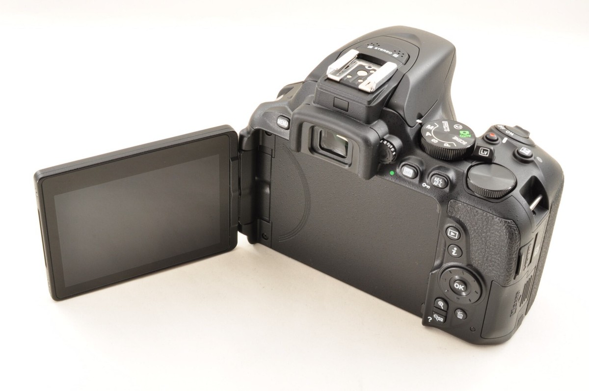 美品】Nikon D5600 18-55 VR+70-300VR kit