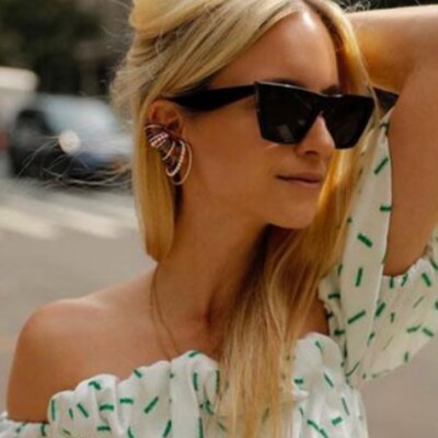 Women display picture 2