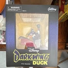 Diamond Select Toys Darkwing Duck Disney Gallery Diorama PVC Figure