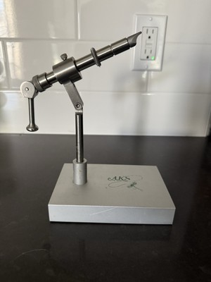 ルアー・フライ Veniard's Fly tying Vise Spring Action Vise II - Rotating Jaws | J Stockard Vises