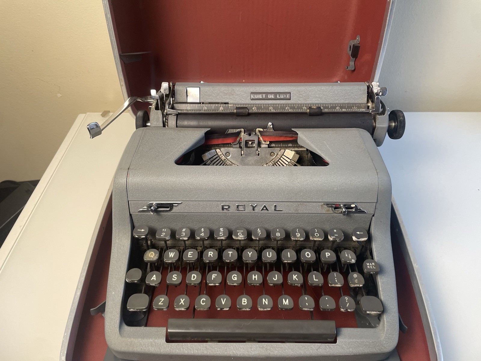 Vintage 1950s Royal Quiet De Luxe Typewriter Working w/Case USA Tested Working