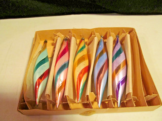 VINTAGE CHRISTMAS DECORATION CANDY STRIPED GLASS ICICLE ORNAMENTS POLAND
