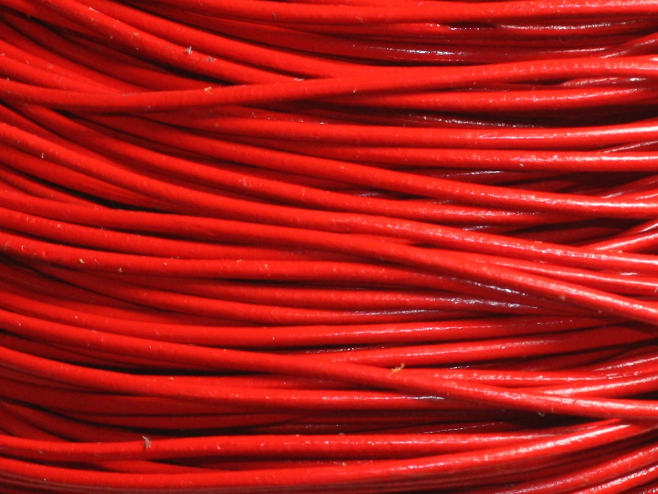 Fil de cuir rond rouge vif 2mm idéal pour ateliers DIY et loisirs créatifs