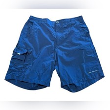 Columbia PFG men  s Medium Navy Blue Cargo Omni- Shade Shorts with 7.5 Inseam