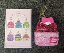 Bolso Misterioso Loungefly Disney Princesa Lentejuelas Dije Aurora Bella Durmiente