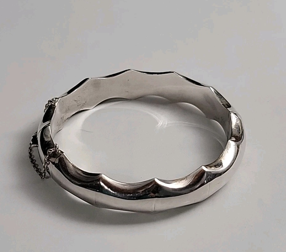 Sterling Silver Hinged Serrated Bangle Bracelet 9… - image 1