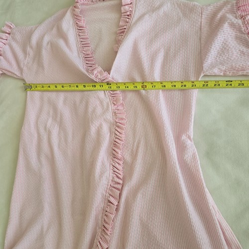Vintage rosa weiß Seersucker gestreift Morgenmantel Kurzarm Rüschen Schärpe Taschen zum Binden - Bild 8 von 18