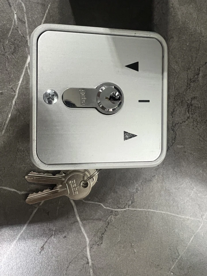 Geba Electric Roller Shutter Key Switch 3 Keys - Image 2 of 2