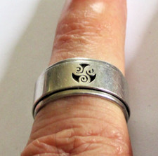 Bague anneau large acier couleur argent taille 58 triskell bijou vintage 3402