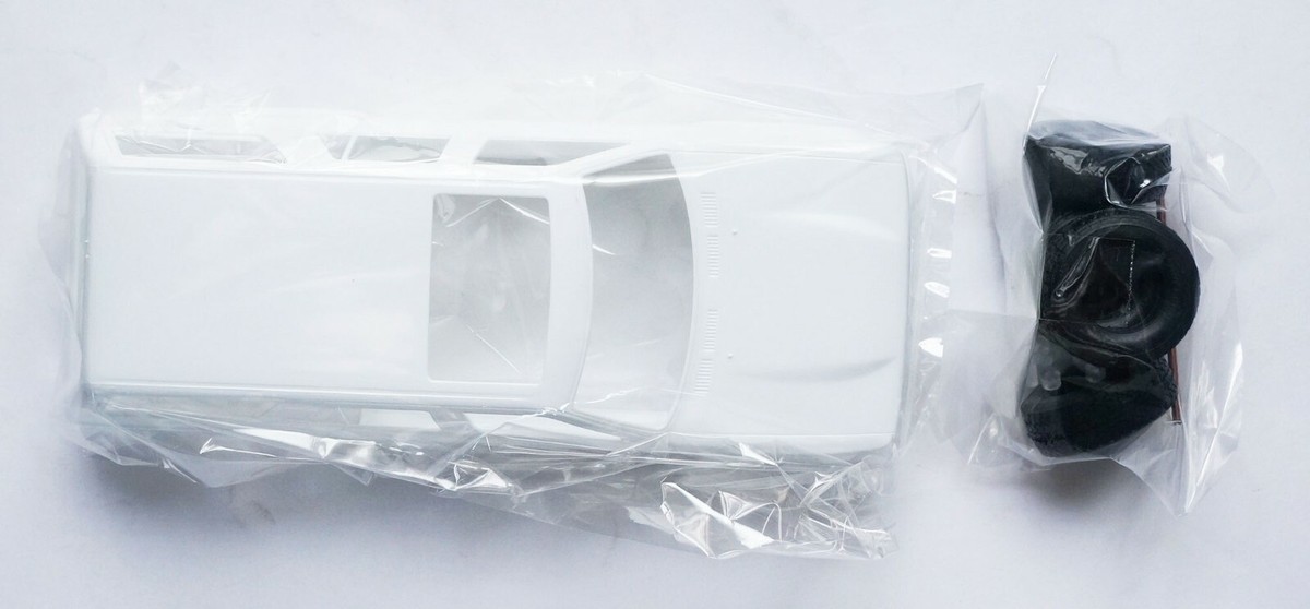 AOSHIMA 56981 Model Car 104 Toyota Vzn130g HILUX Surf Ssr-x Wide