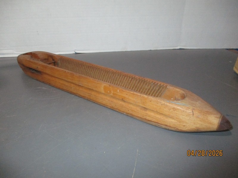 VINTAGE WEAVING LOOM WOOD SHUTTLE
