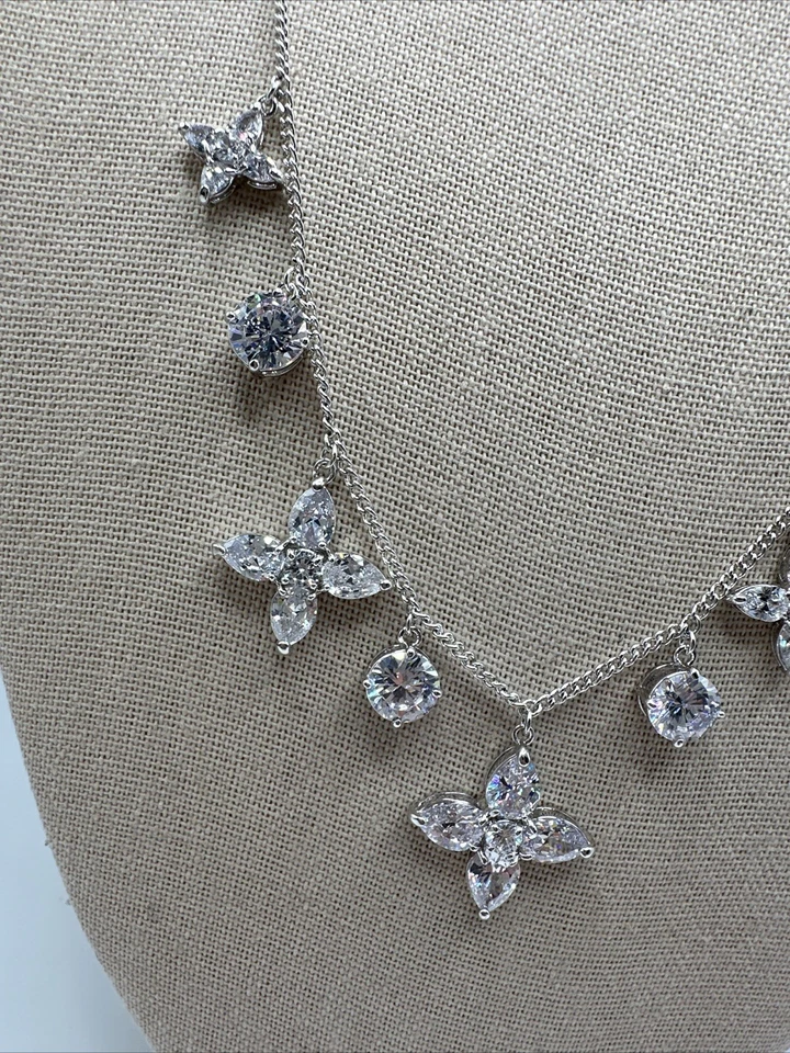 Collar Goregous Joan Boyce Tono Plata Flor Cuelga Dije Ajustable 20" Foto 2 de 4