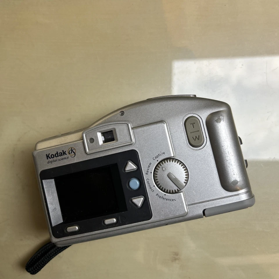 Kodak DC210 Digital Compact Camera 2x Zoom.UNTESTED Sold As Seen  - Image 3 of 4