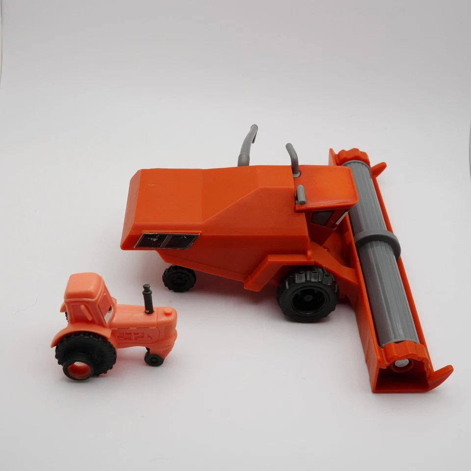 Disney Pixar Coches Frank Cosechadora Tractor Lote Plástico Figura Juguete Foto 2 de 4