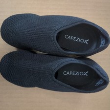 Capezio Black Jazz Shoes Childs Size 1 M measure 7 inches from heel toe