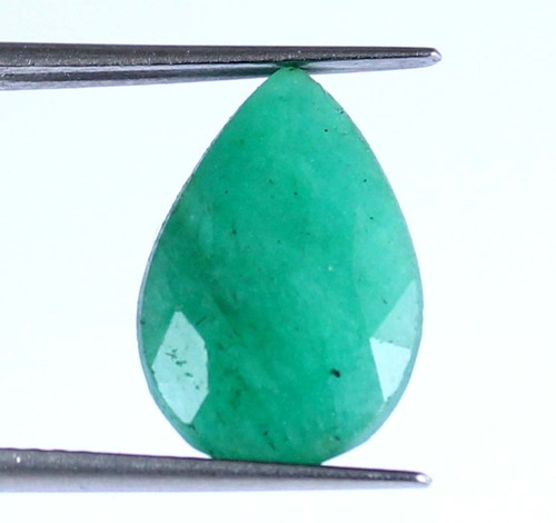 Giada Verde chiaro naturale da 5.12 ct, Taglio ovale, Opaco Giada Verde chiaro naturale da 5.12 ct, Taglio ovale, Opaco