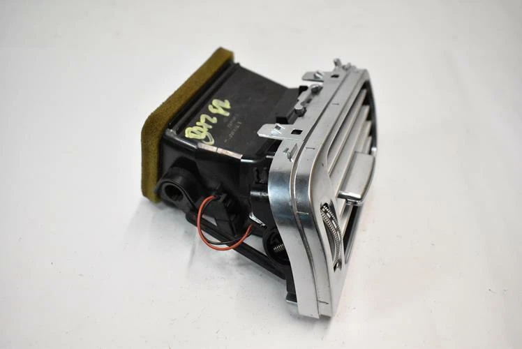 12-18 Mercedes W218 CLS550 CLS63 AMG Right Side Dashboard A/C AC Air Vent OEM - Image 2 of 4
