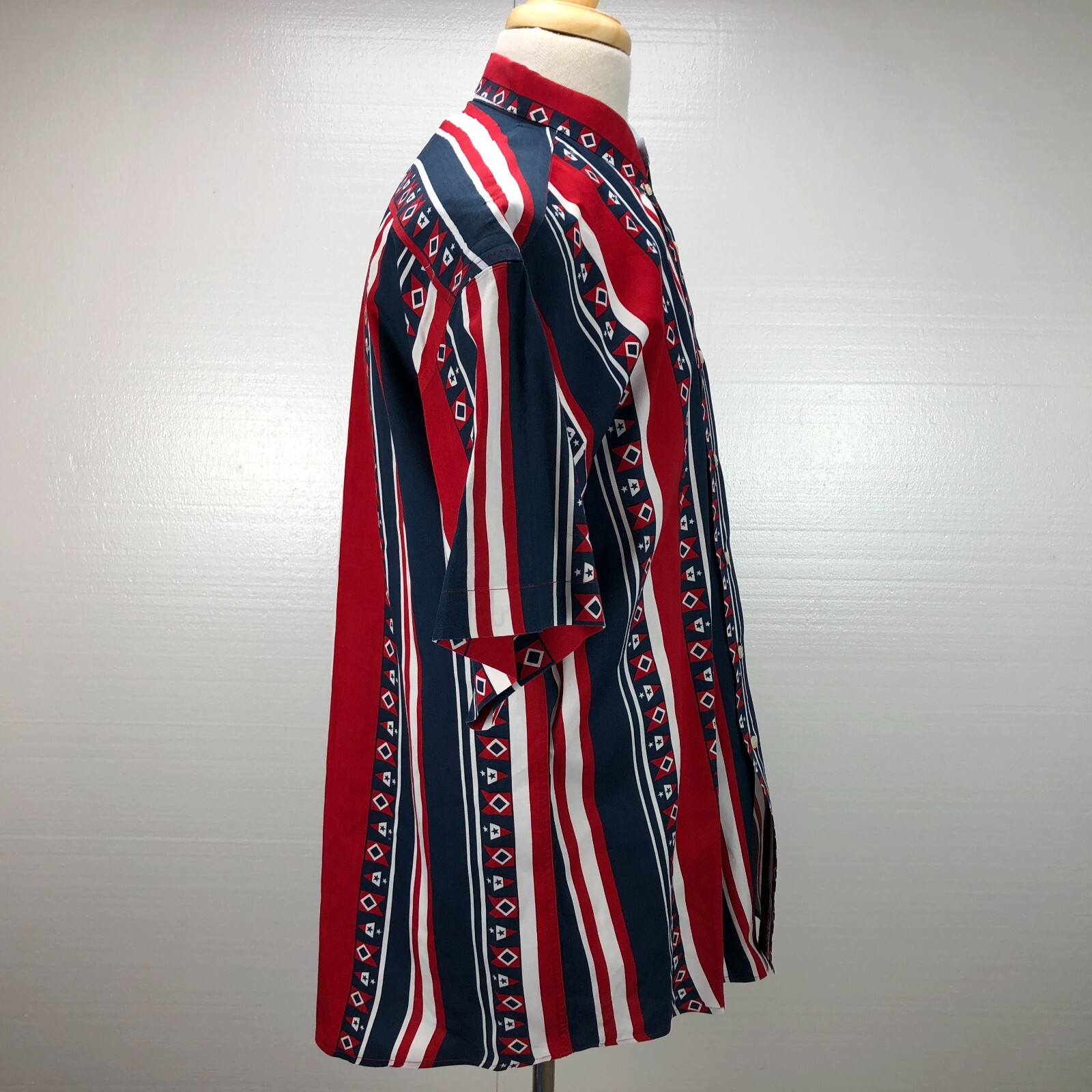 Catalina Large  Multicolor Flags Button Front Sho… - image 5