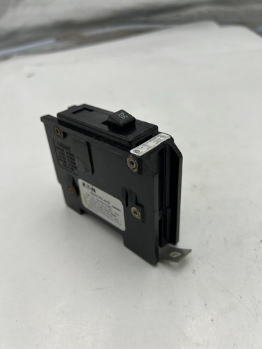 EATON CUTLER HAMMER Circuit Breaker GHQ1020 Single Pole 20 AMP Type Quicklag - Picture 7 of 8