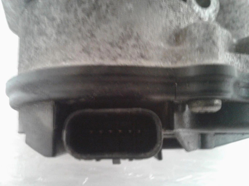 Used Fuel Injection Throttle Body fits: 2016 Ford Taurus Throttle Valve Assembly - Imagem 3 de 4