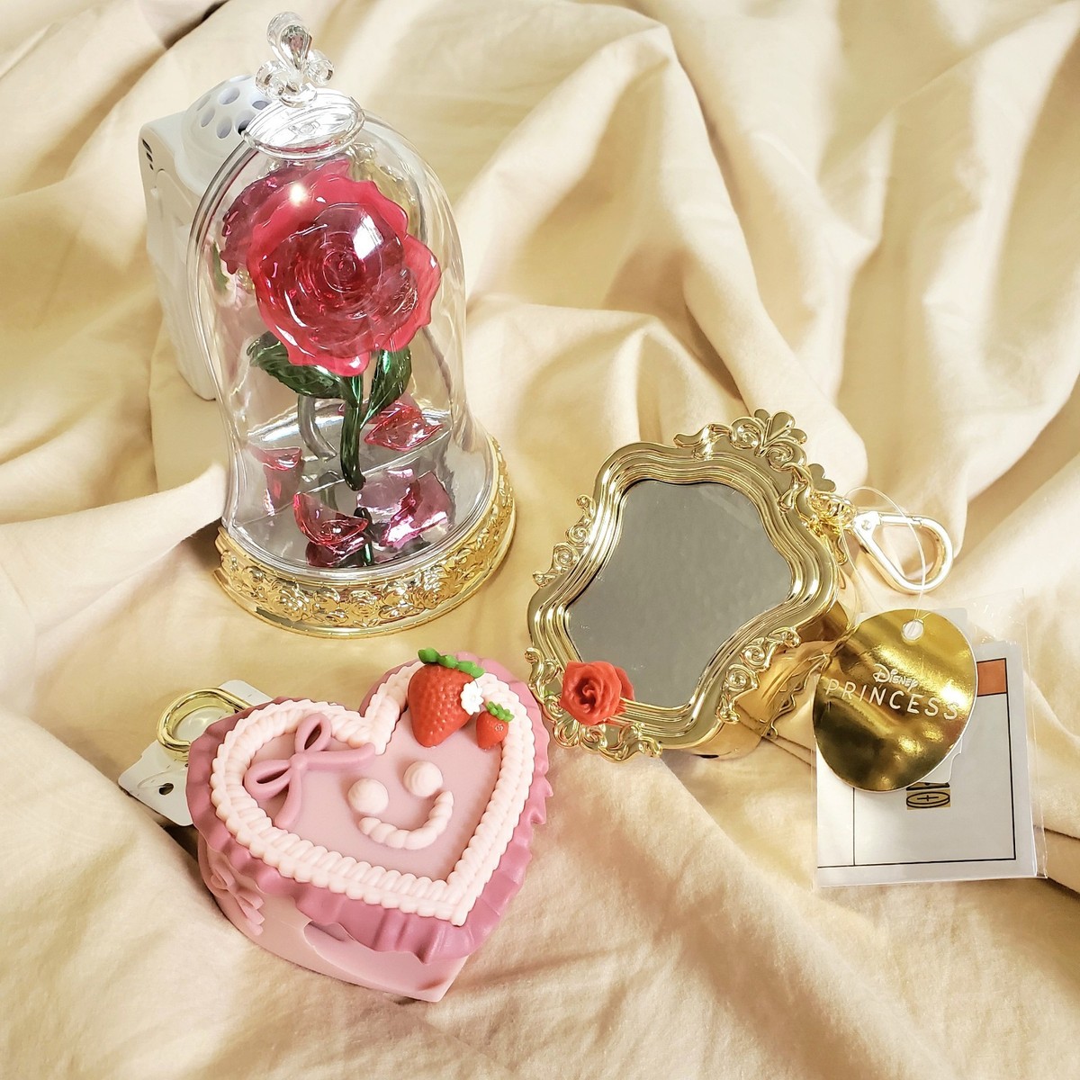 【新品】Bath&bodyworks ハンドサニタイザーケース ラプンツェル Bath & Body Works Belle Sanitizer Holder & Rose Wallflower Plug-in