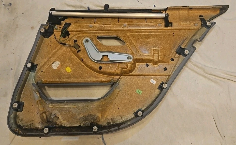 Задняя дверная панель BMW 525I (серая) с экраном. отсутствует надстройка или две (отделка)... - Изображение 3 из 4