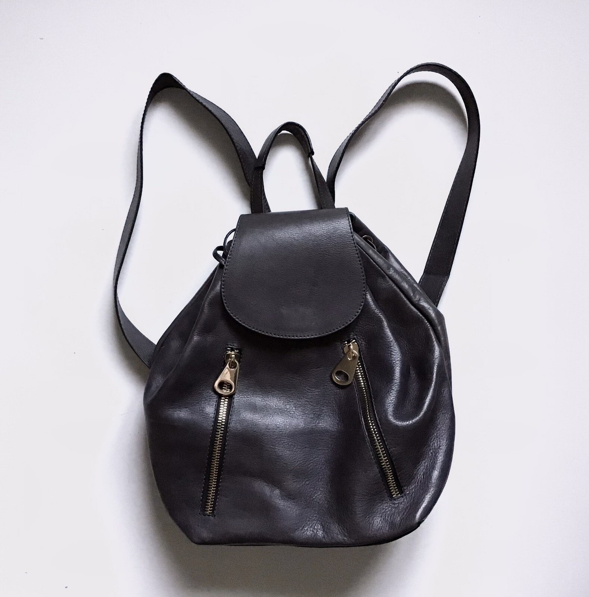 Alberta di Canio Italy Leather Drawstring Backpack Bag Deep Navy Gray Gold Flaw Alberta di Canio Italy Leather Drawstring Backpack Bag Deep Navy Gray Gold Flaw