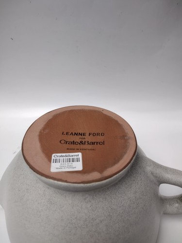 Crate & Barrel Heavy Pottery Gravy Boat With Handle And Spout 6 1/2 x 5 - Picture 9 of 9