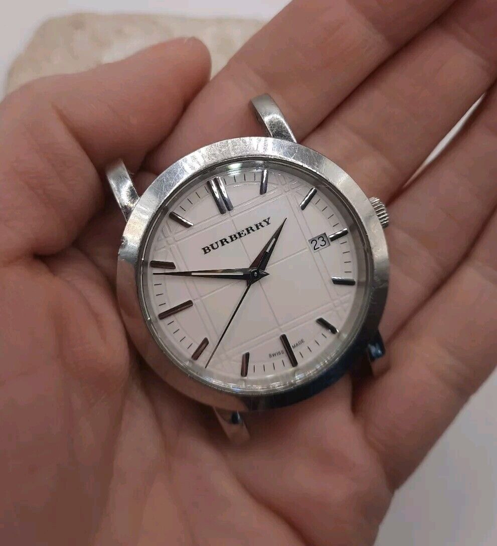Burberry BU1379 Swiss Made Watch With Date Indicator Burberry BU1379 Swiss Made Watch With Date Indicator