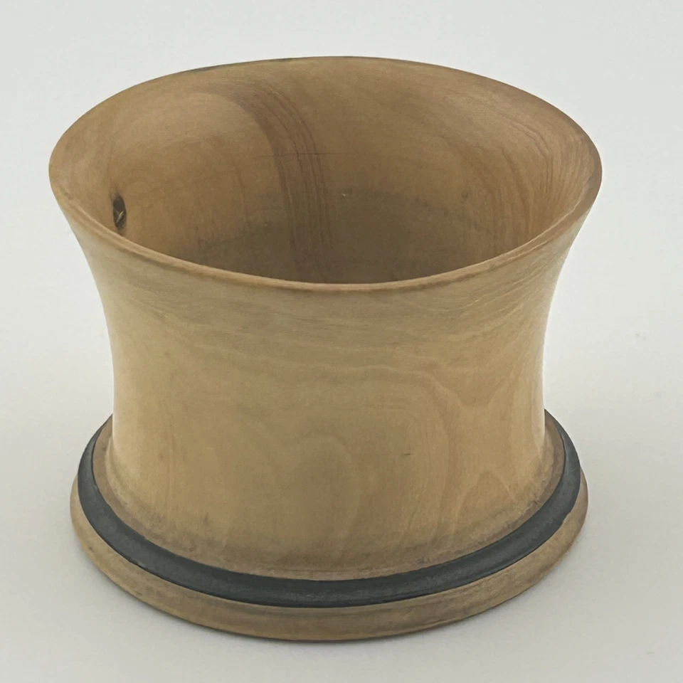 Vintage Turned Treen Wooden Dice Shaker Cup and 2 x Antique Hand Carved Dice - Image 4 of 4