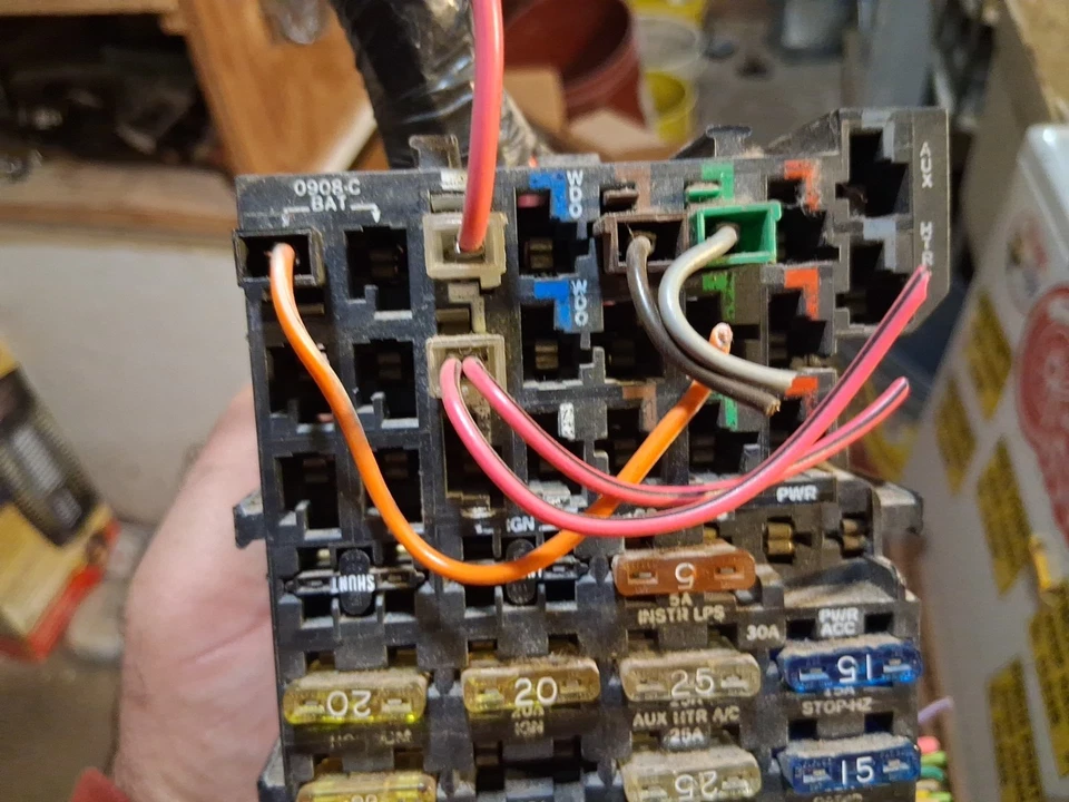 Chevy Suburban GMC YUKON cabina interior tablero caja de fusibles relé 1989-1994? Foto 3 de 4