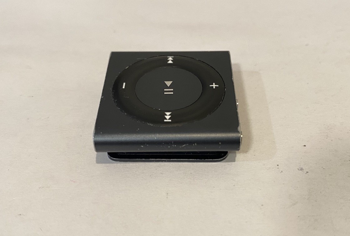 Apple IPod Shuffle 4th Generation Space Gray (2 GB) Works Great