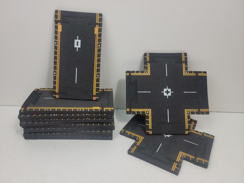 Lot Of  Hot Wings Runways  Intersection & Straight 12 Total Pieces 