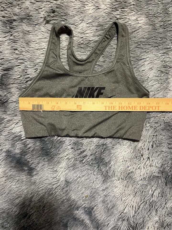 Sujetador deportivo Nike soporte medio clásico Swoosh entrenamiento gris CN5262 talla grande L Foto 4 de 4