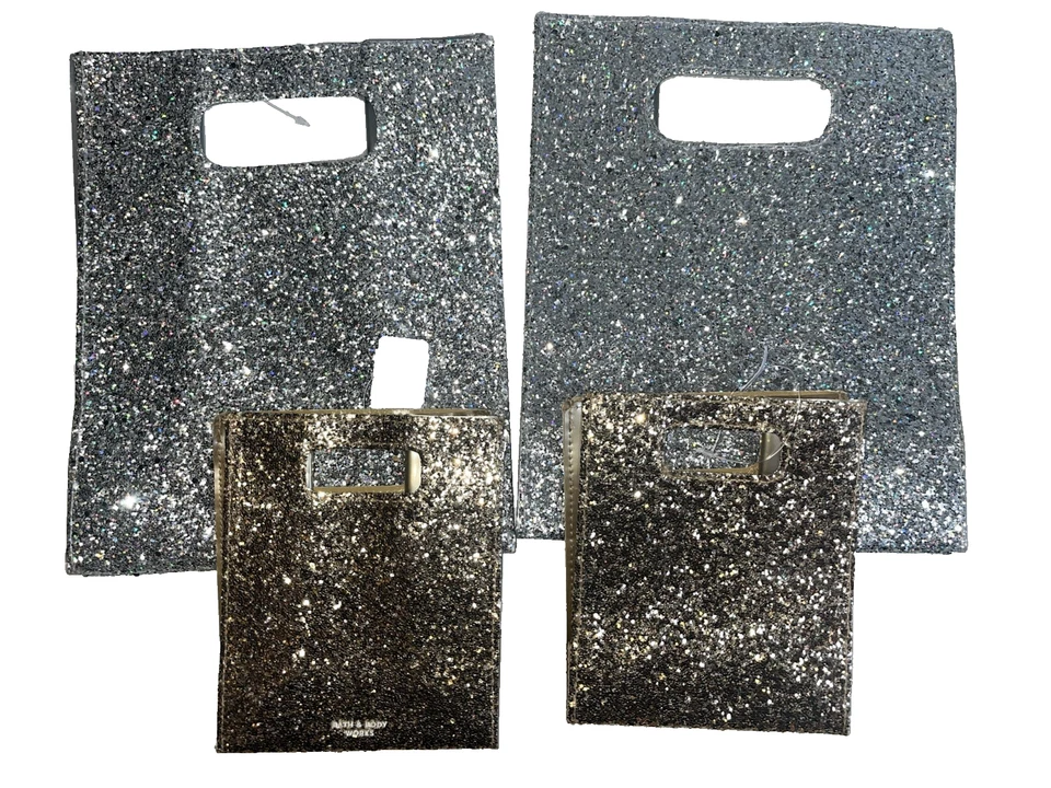 Lote de 2 mini bolsas de regalo plateadas y doradas brillantes de Bath & Body Works Foto 2 de 4