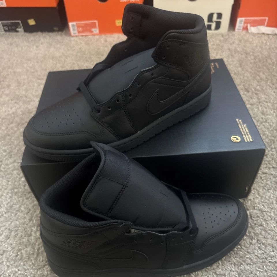 Air Jordan 1 Mid Triple Negro 554724-093 Hombre Talla 10 Foto 2 de 4