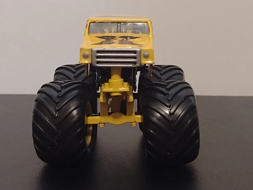 Muscle Machines Marvel X-Men Yellow Monster Truck 1:64 Scale - Image 3 of 4