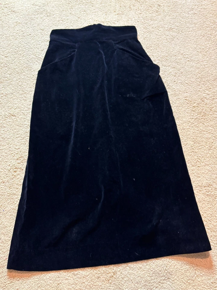 Vintage Mid-Century 1960s - 1970s Black Velvet Formal Midi Maxi Long Skirt XS/S - Image 3 of 4