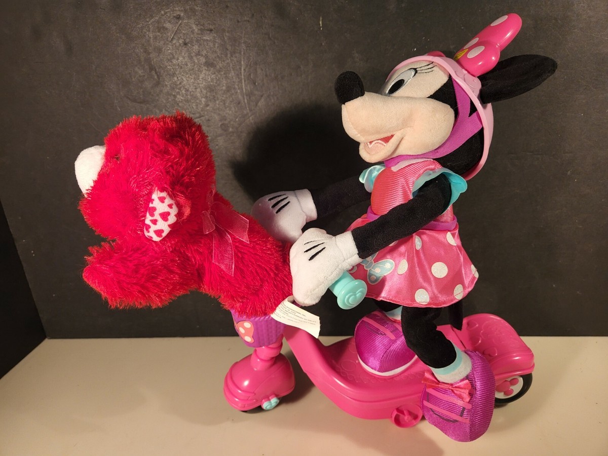 Minnie's Happy Helpers Sing & Spin Scooter Plush Mismatching Dog
