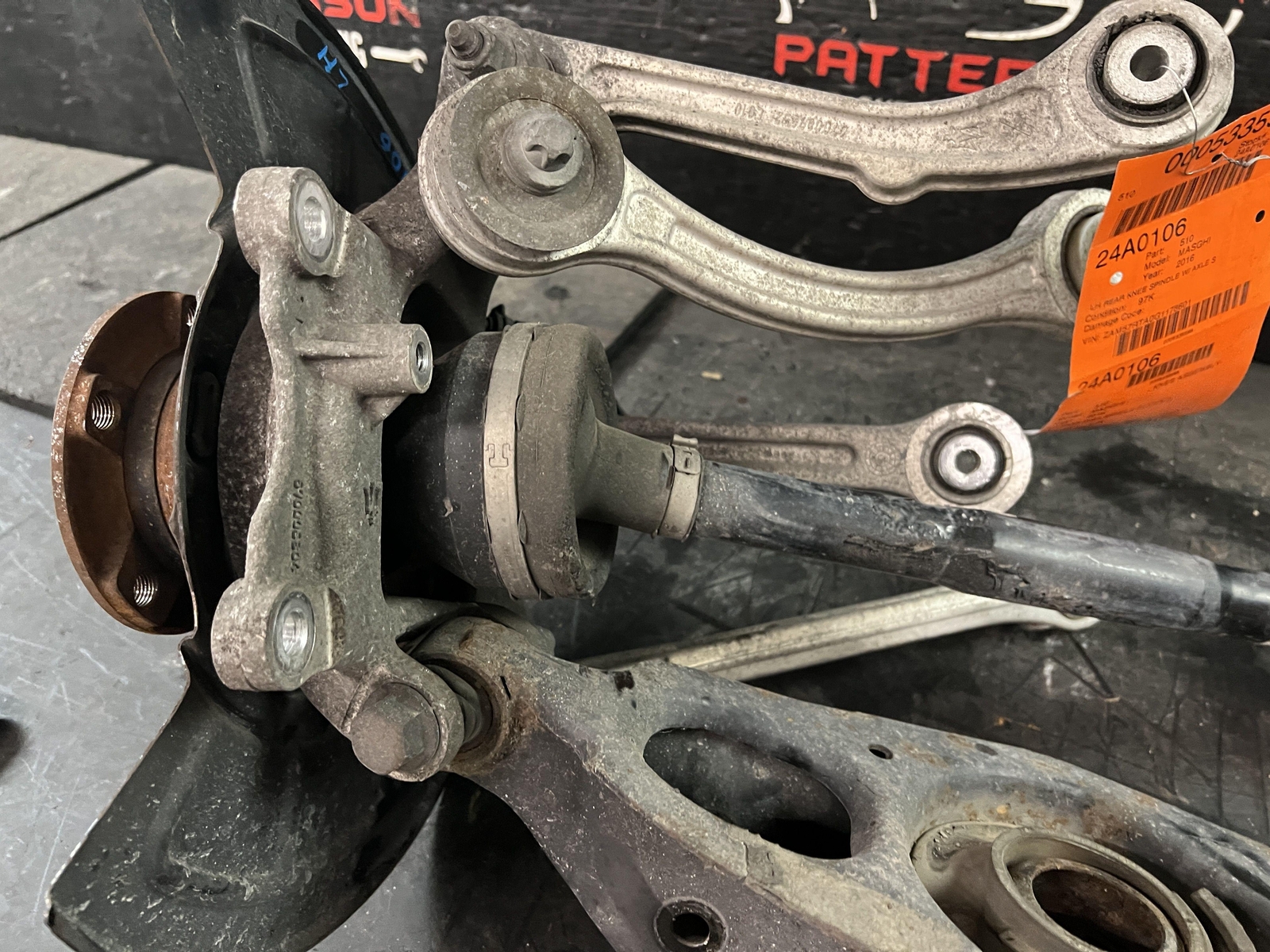 14-17 MASERATI GHIBLI REAR DRIVER LEFT KNEE SPINDLE W/ AXLE SHAFT CONTROL ARMS
