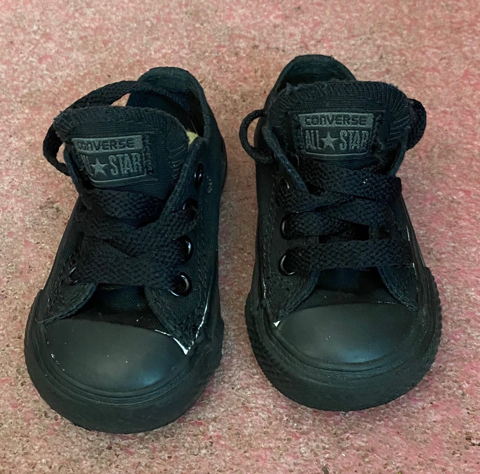 Sapatos infantis Converse All Star preto tamanho 3. - Imagem 2 de 4