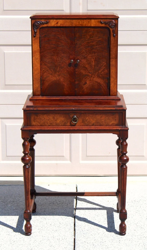 Antiguo escritorio de pared francés - principios de 1900 | Elegante escritorio de arce y madera de burlón Foto 3 de 4