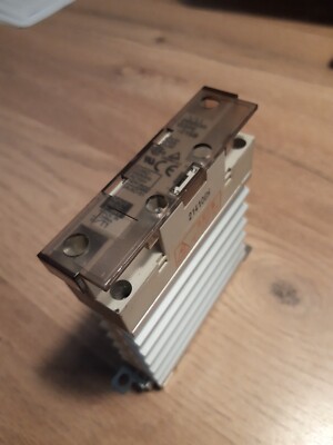 Omron G3PE-215B 1 ph SS Schütz 15 A 100 bis 240 V AC Out. Eingang 12 bis 24 V DC