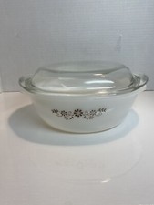 Cazuela Dynaware PYR-O-REY Pyrorey blanca leche #8 flor marrón con tapa de colección