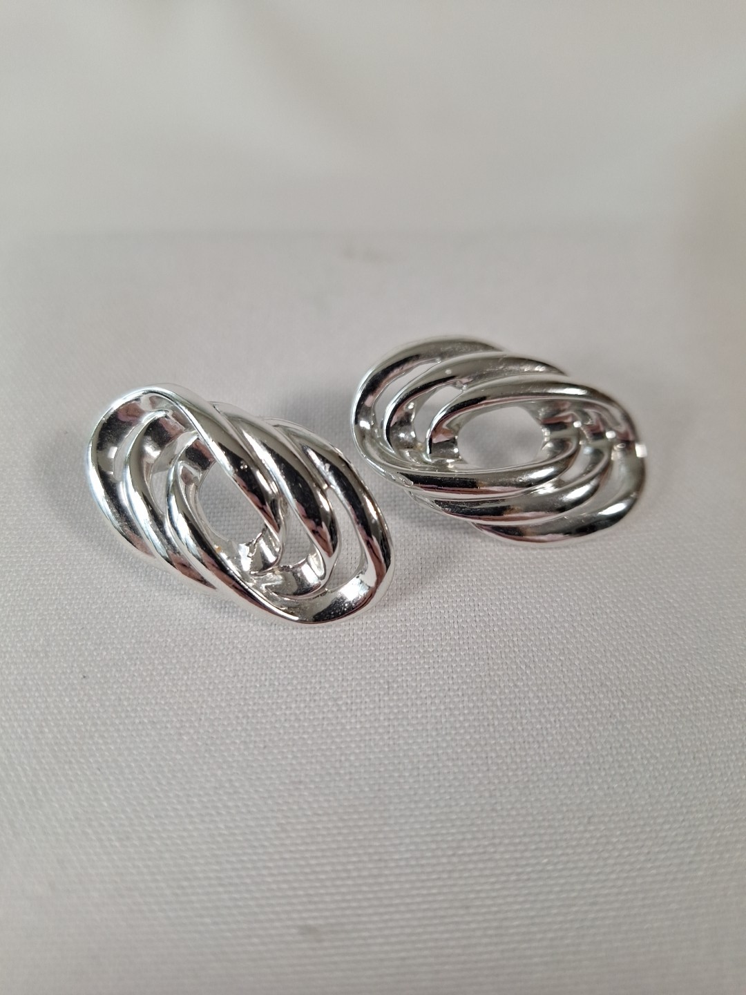 Vintage Stud Earrings - Interlocking Link Design … - image 2