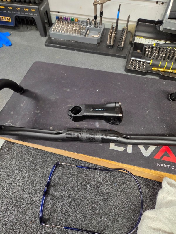 Specialized S-Works Carbon Road Stem 31.8 x 100m and Enve Carbon 44cm Carbon Bar