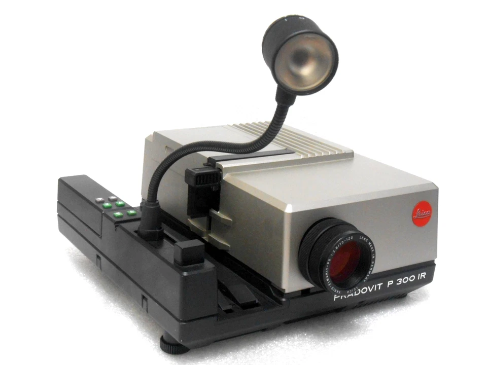 Leica Pradovit P300IR Diaprojektor mit Leica Vario Elmarit 1:2,8/70-120 - Bild 3 von 4