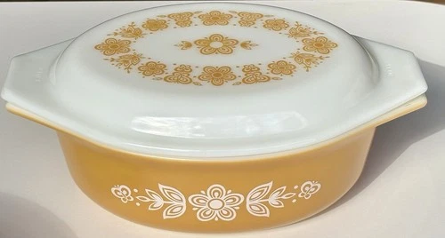 VINTAGE PYREX BUTTERFLY GOLD BAKING DISH w MATCHING LID 045  1 1/2 QT. EUC